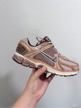 Nike Vomero 5 brown